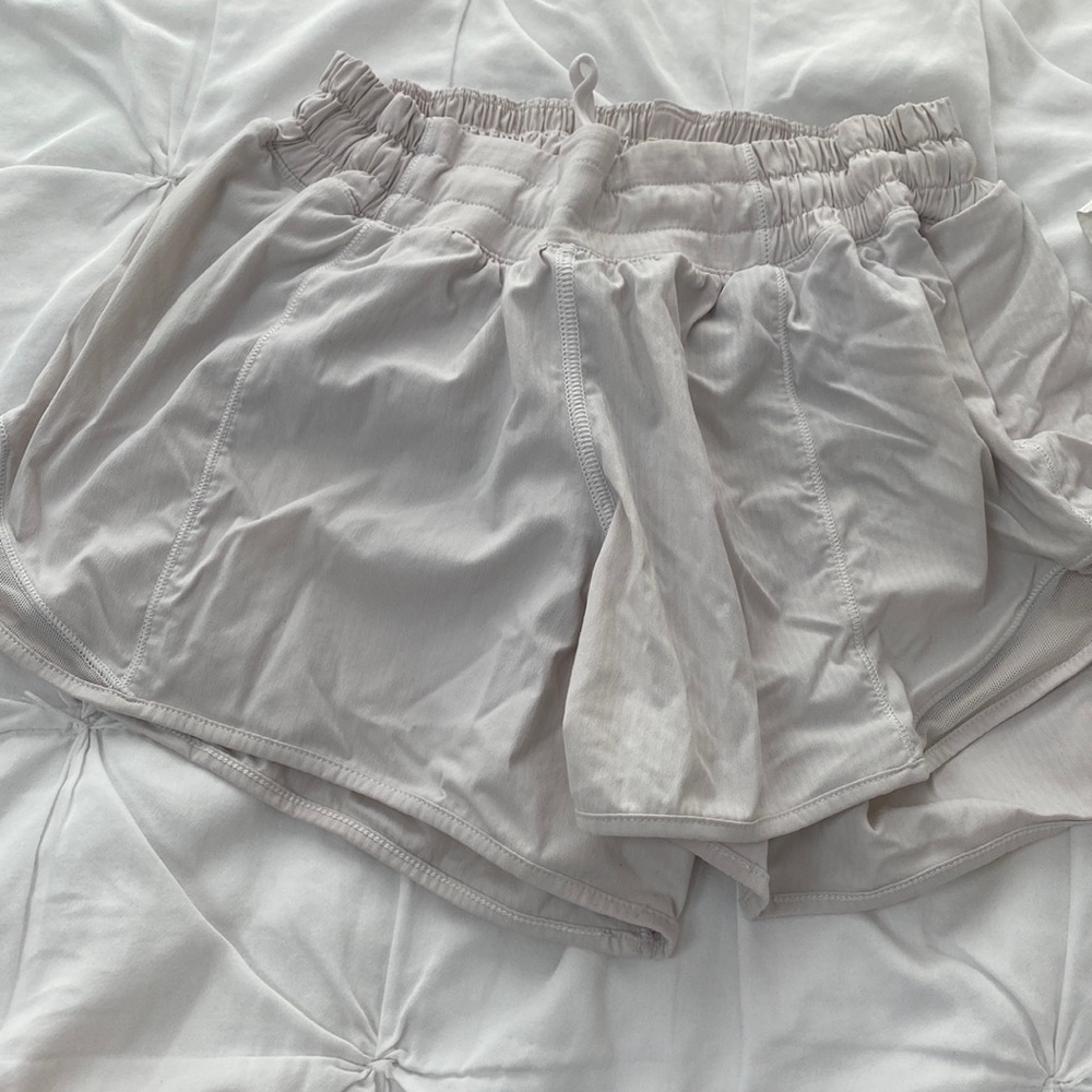LULULEMON WHITE HOTTY HOT